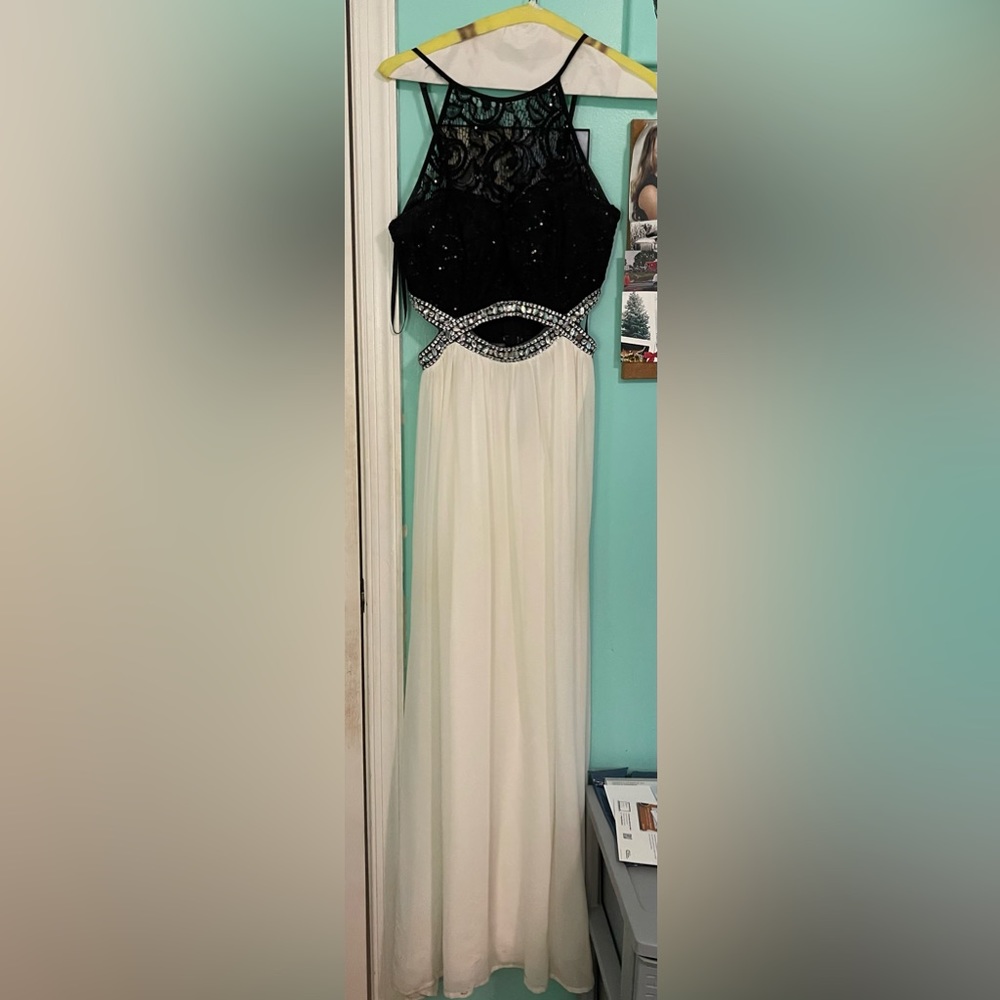 Prom dress - Picture 2 of 7